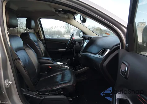 2015 Dodge Journey R/T z USA, uszkodzony, nr VIN 3C4PDCEG9FT680485